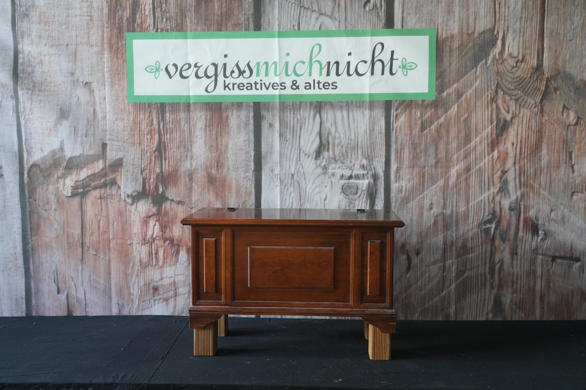 Rustikale Holztruhe