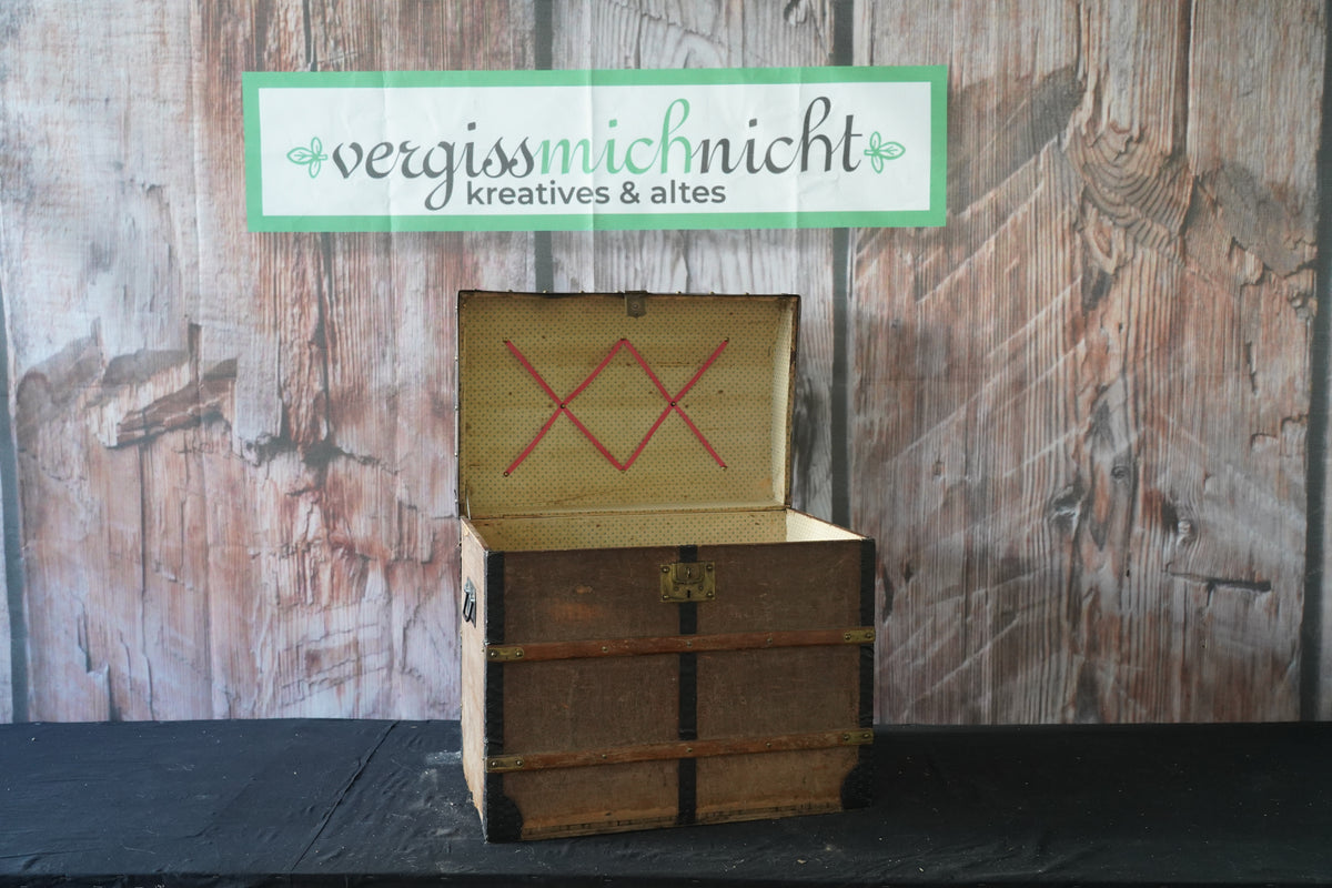Alte Holztruhe