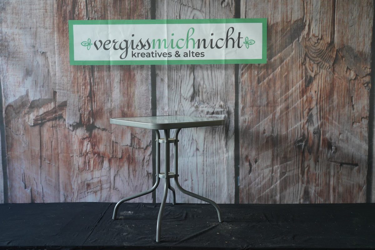 Kleiner Gartentisch