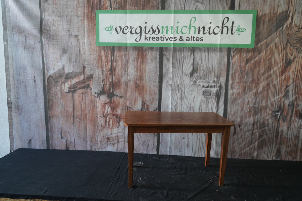 Kleiner Beistelltisch aus Holz