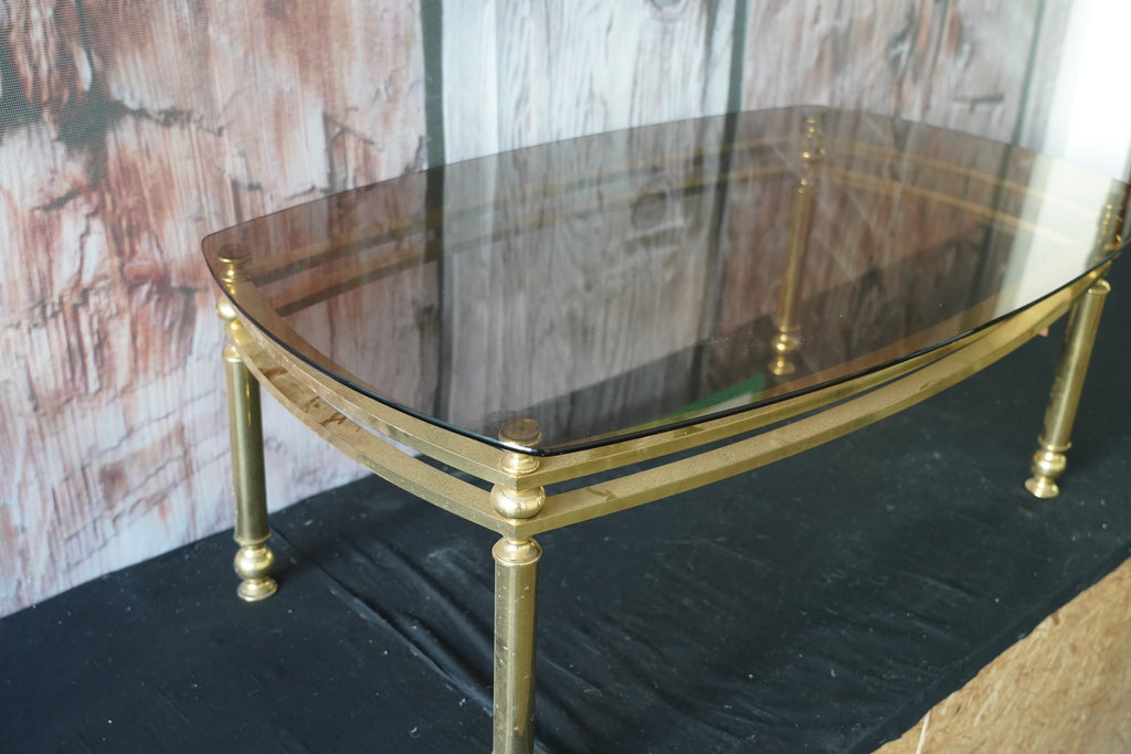 Goldener Sofatisch mit Glasoberfläche