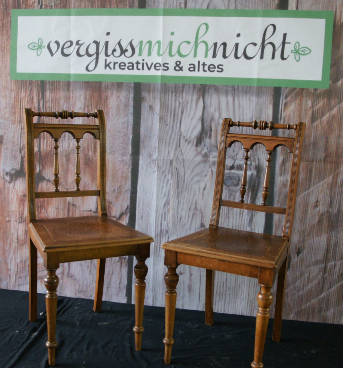 antiker Holzstuhl