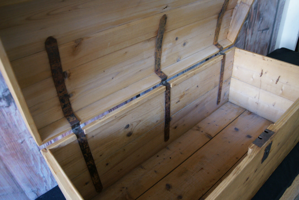 rustikale Holztruhe - Weichholz