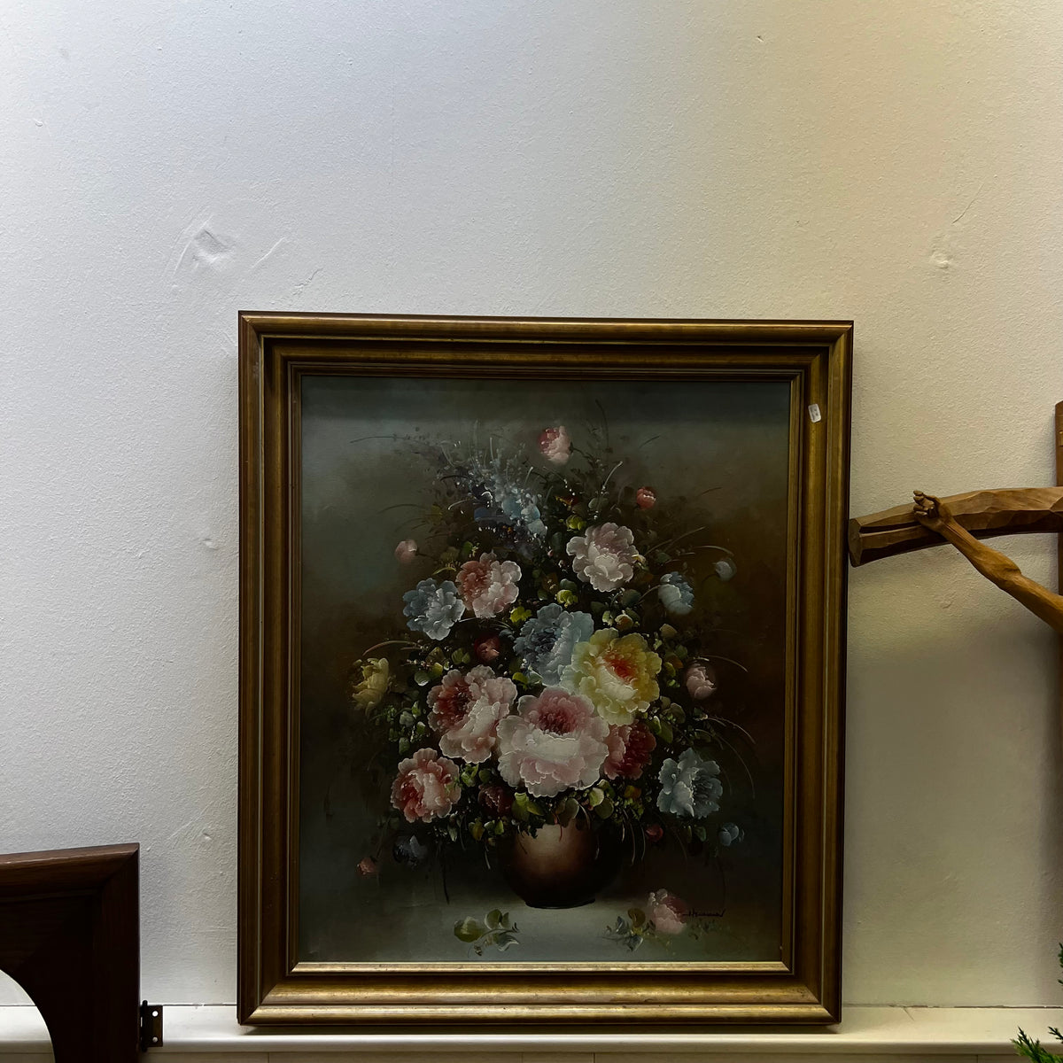 Blumengemälde mit goldenem Rahmen