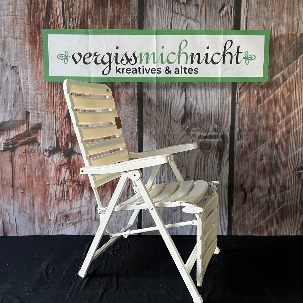 Weißer Garten-Liegestuhl