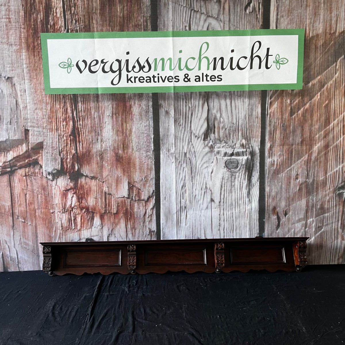 Altes Vollholz Regal