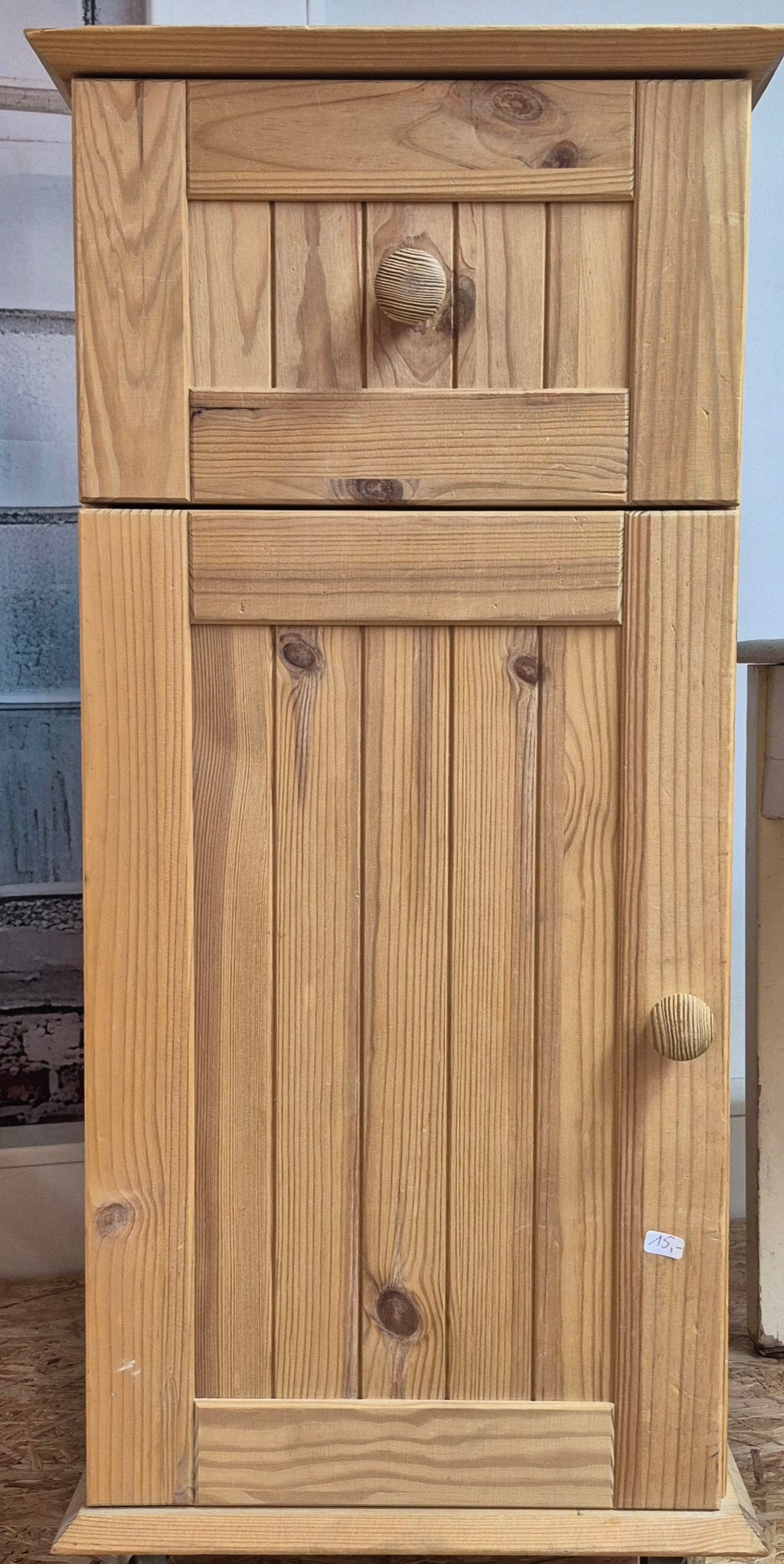 Holz Beistellschränkchen auf Rollen