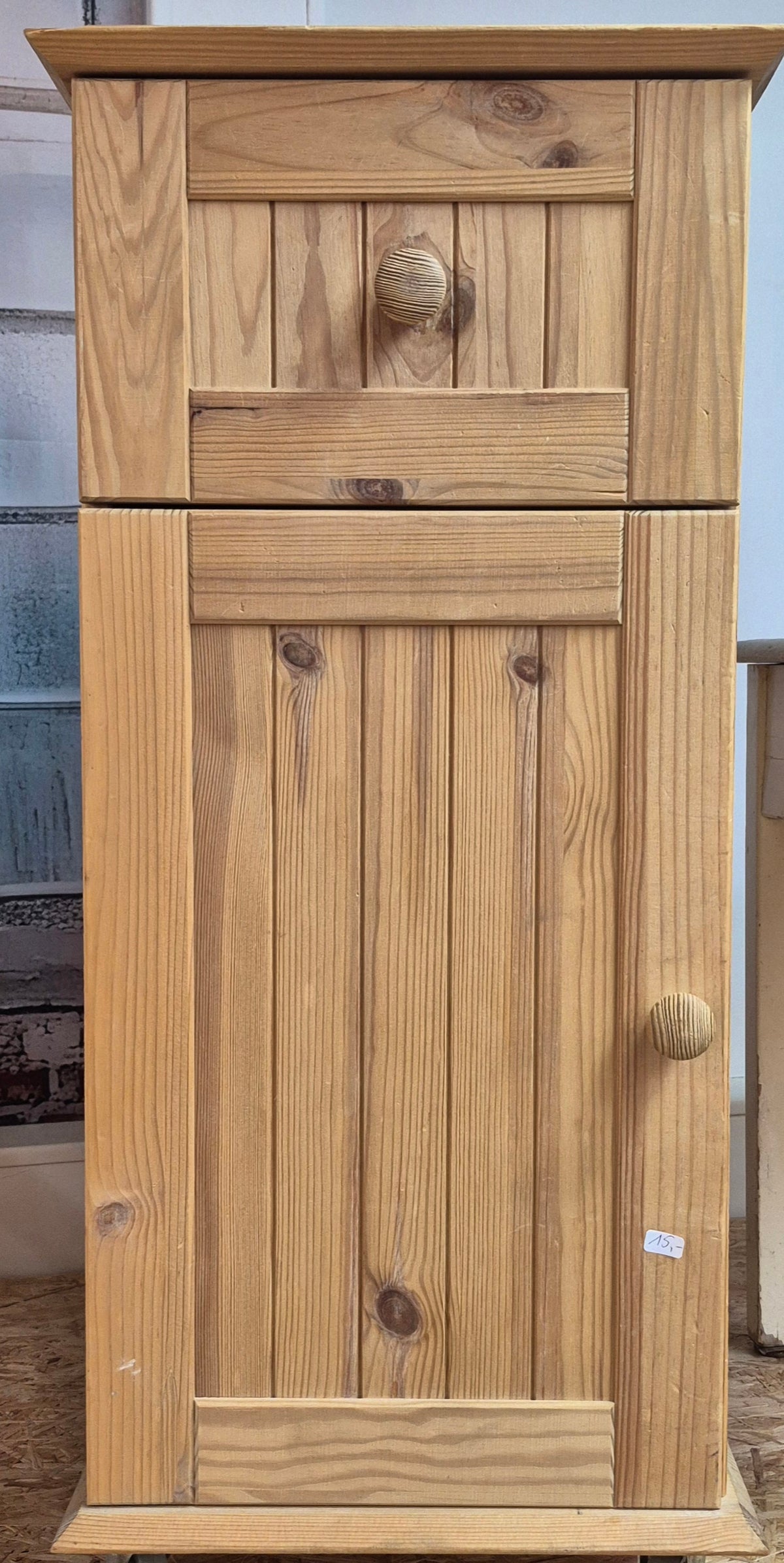 Holz Beistellschränkchen auf Rollen